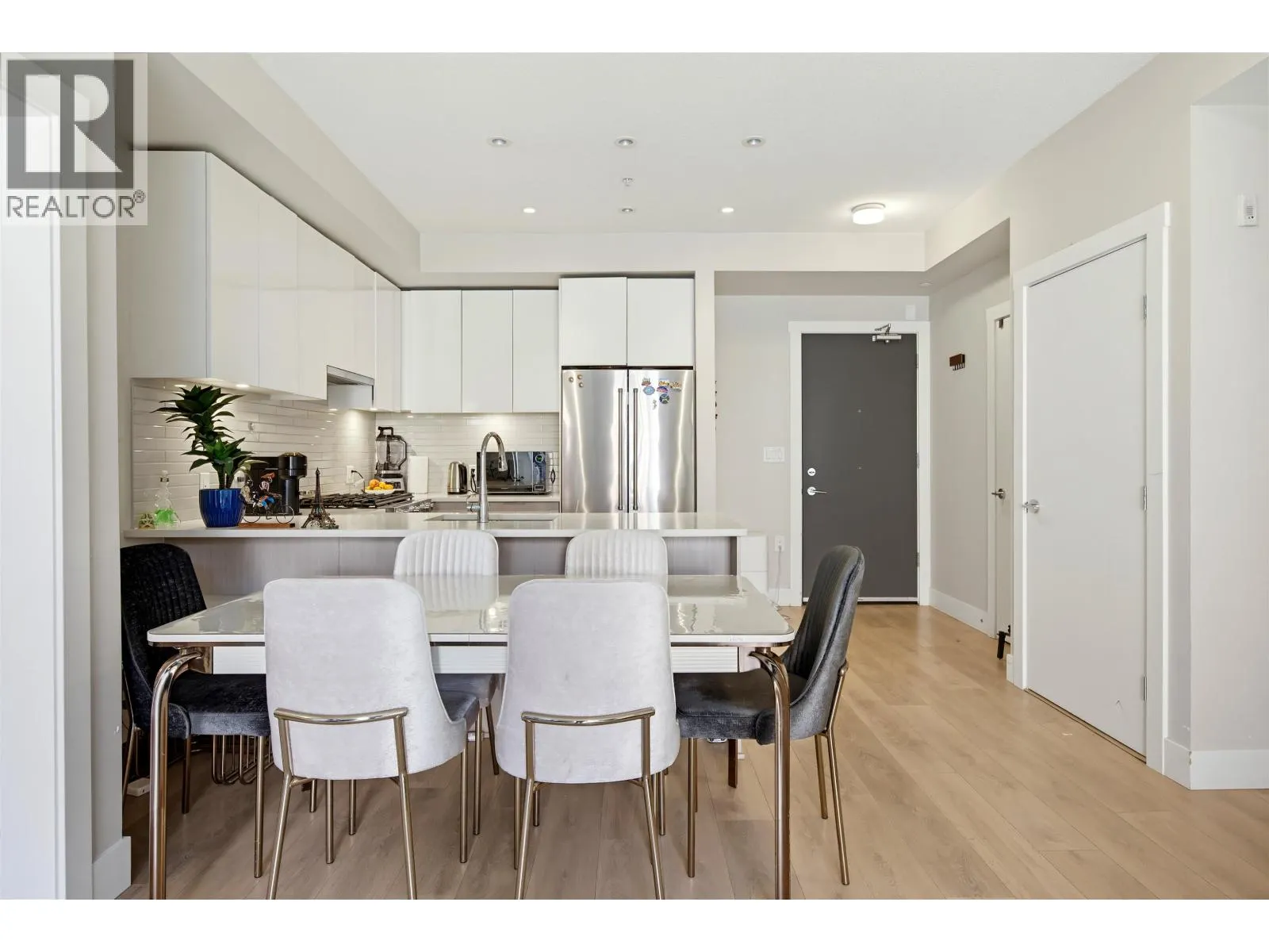 310 3588 SAMWILL CRESCENT
