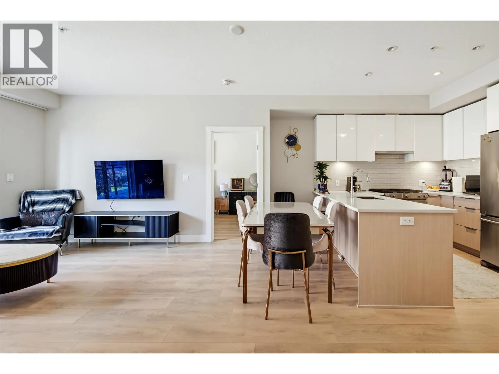 310 3588 SAMWILL CRESCENT