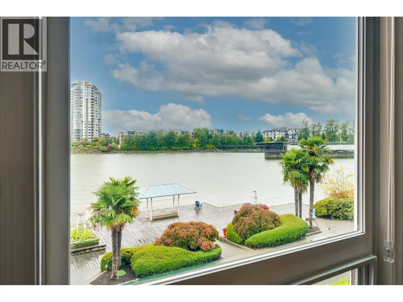 306 1230 QUAYSIDE DRIVE