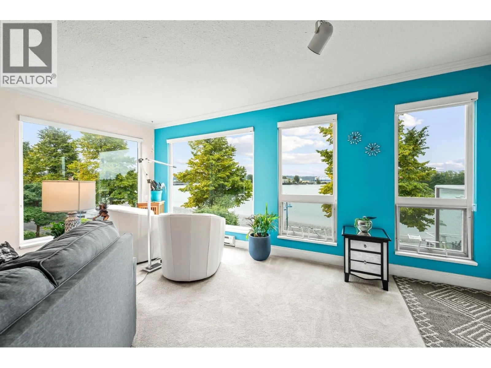 306 1230 QUAYSIDE DRIVE