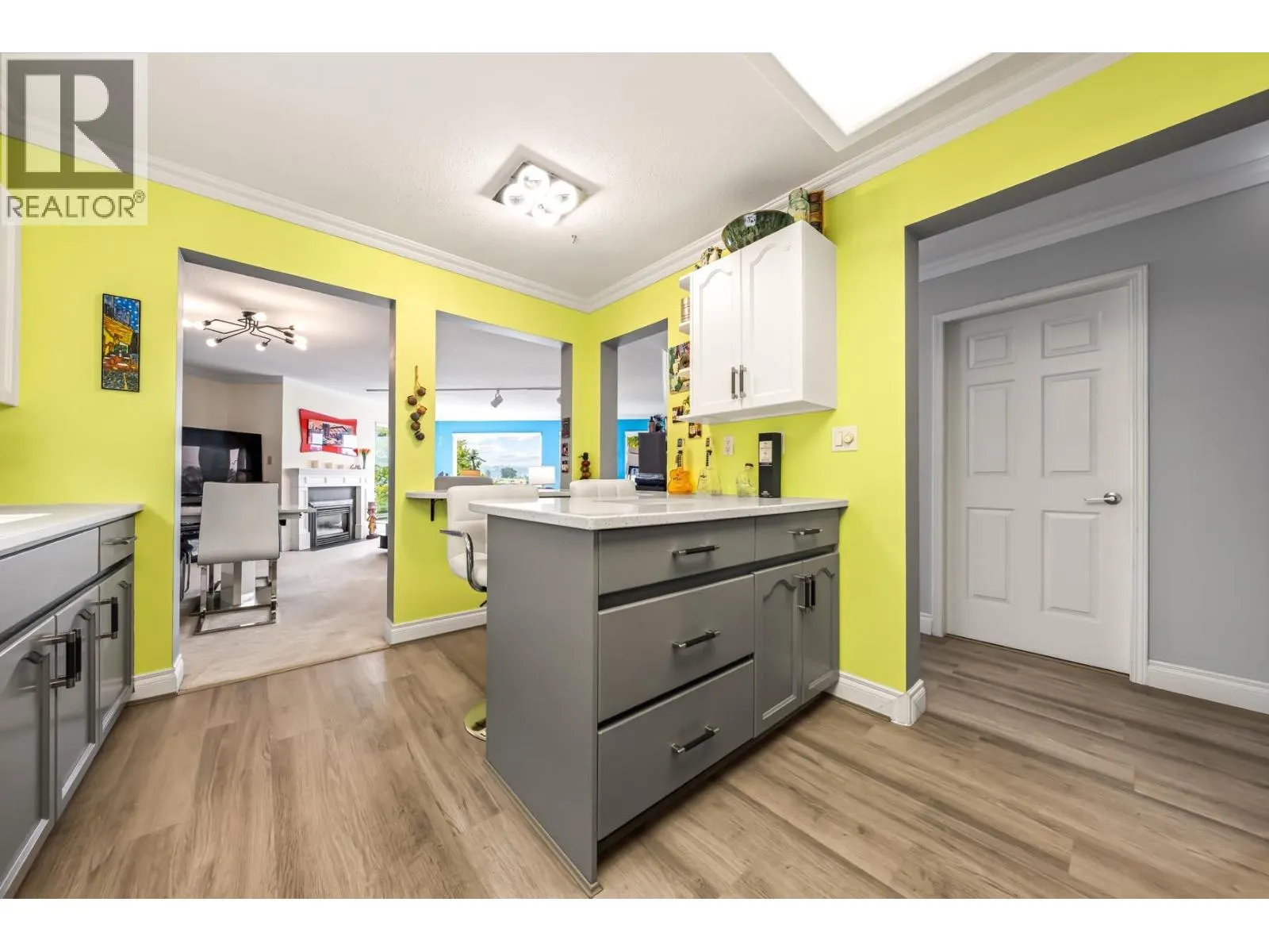 306 1230 QUAYSIDE DRIVE