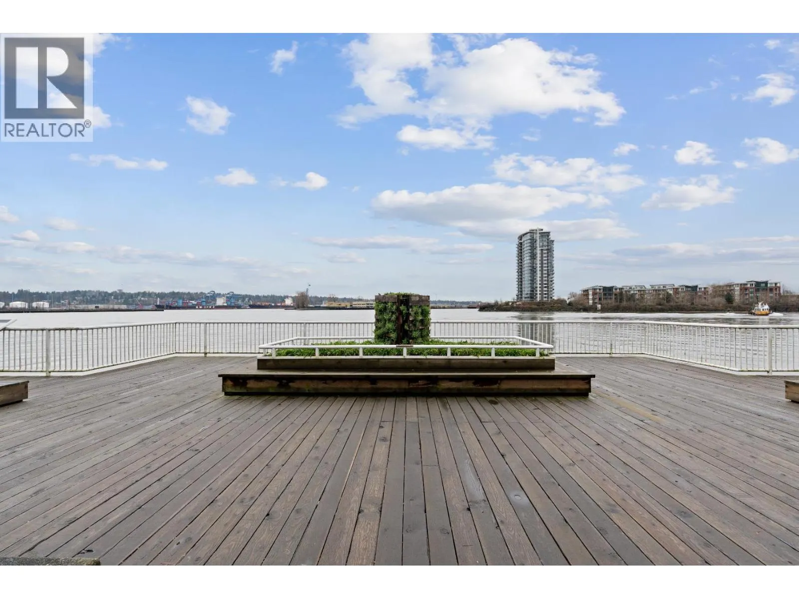 306 1230 QUAYSIDE DRIVE