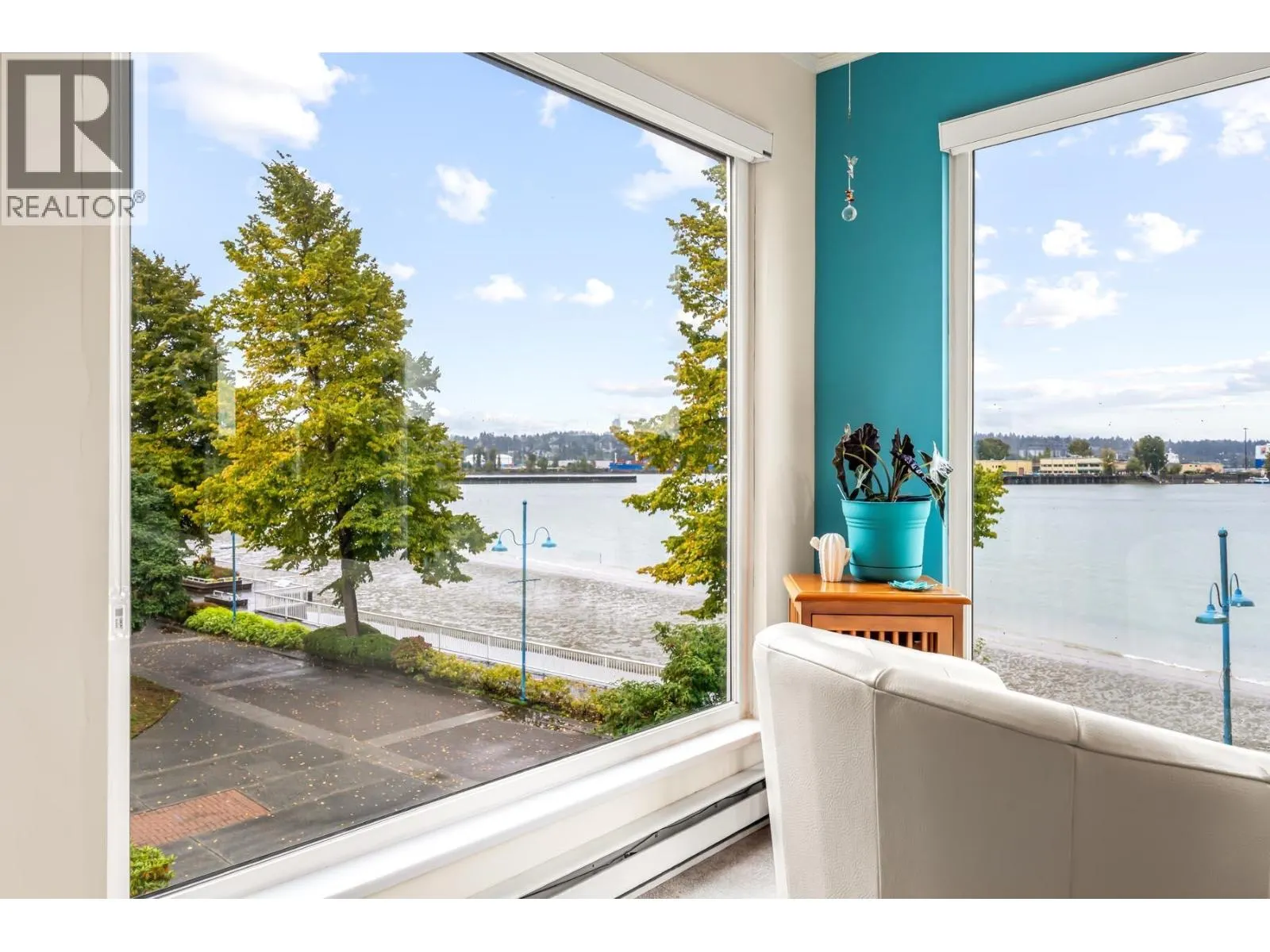 306 1230 QUAYSIDE DRIVE