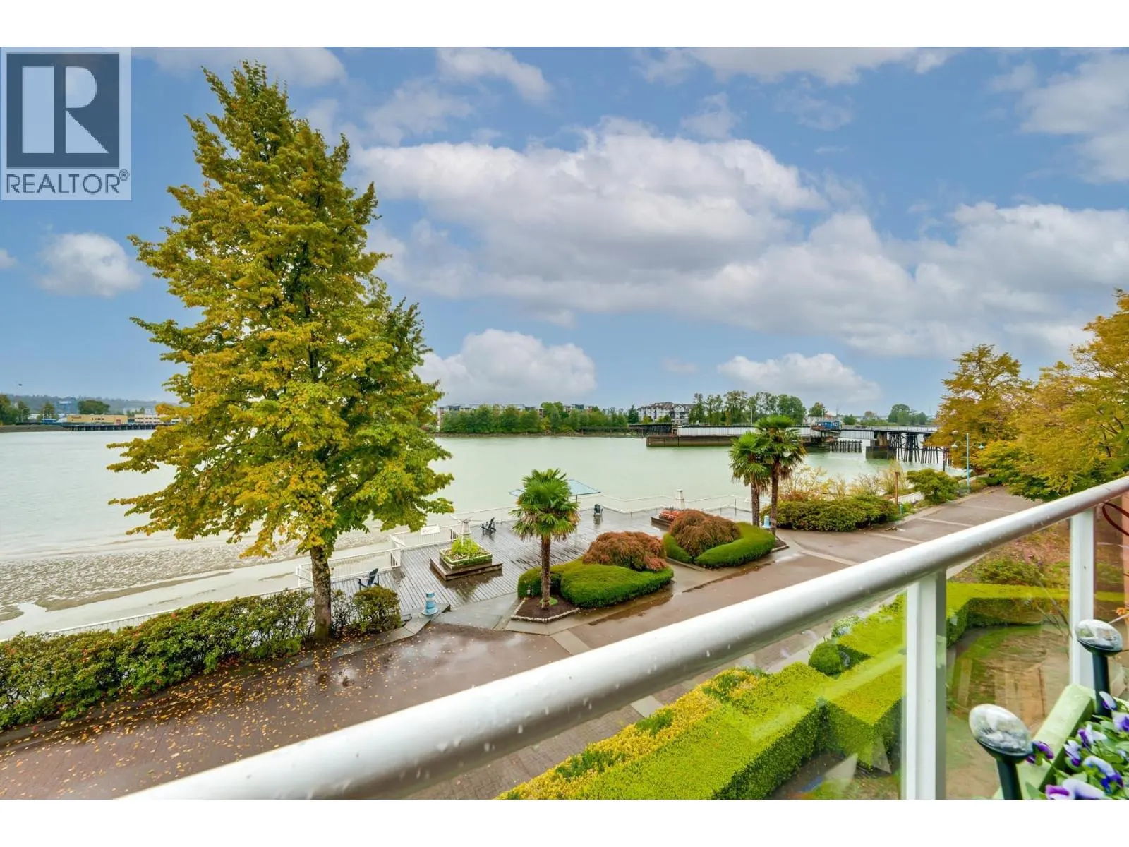306 1230 QUAYSIDE DRIVE