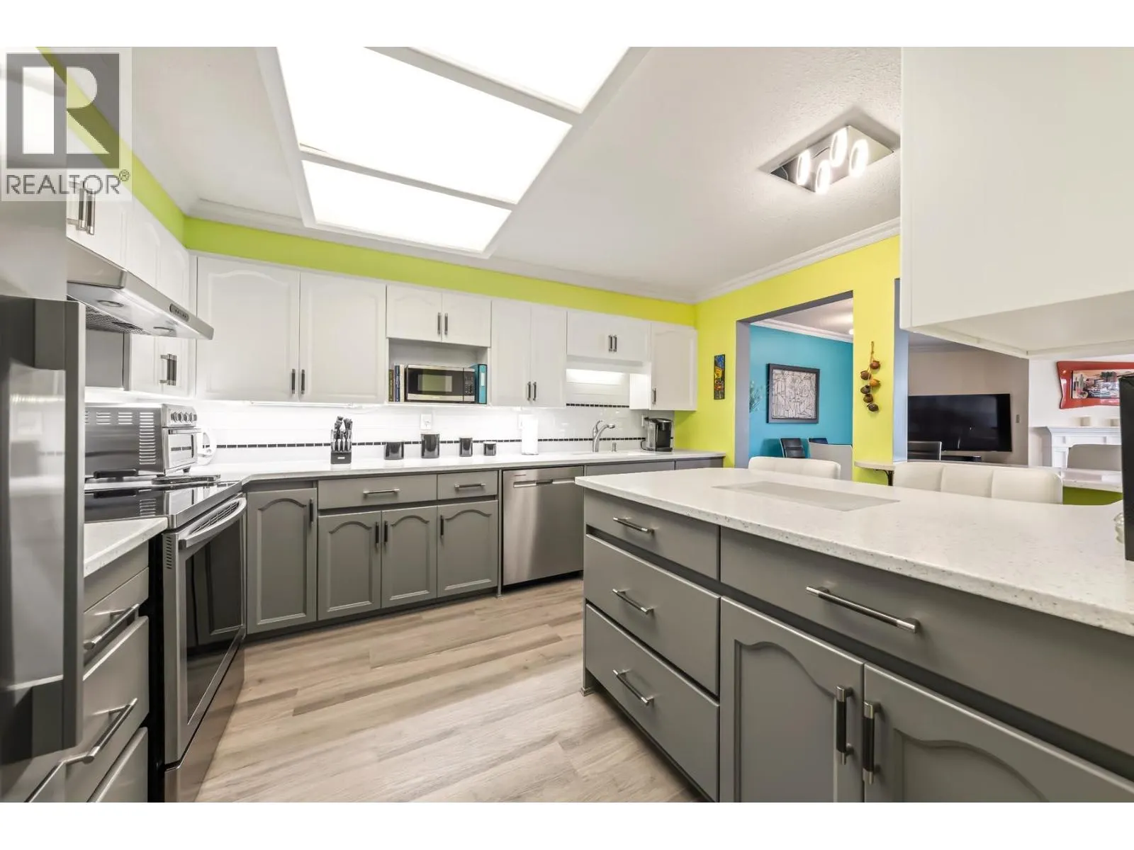306 1230 QUAYSIDE DRIVE