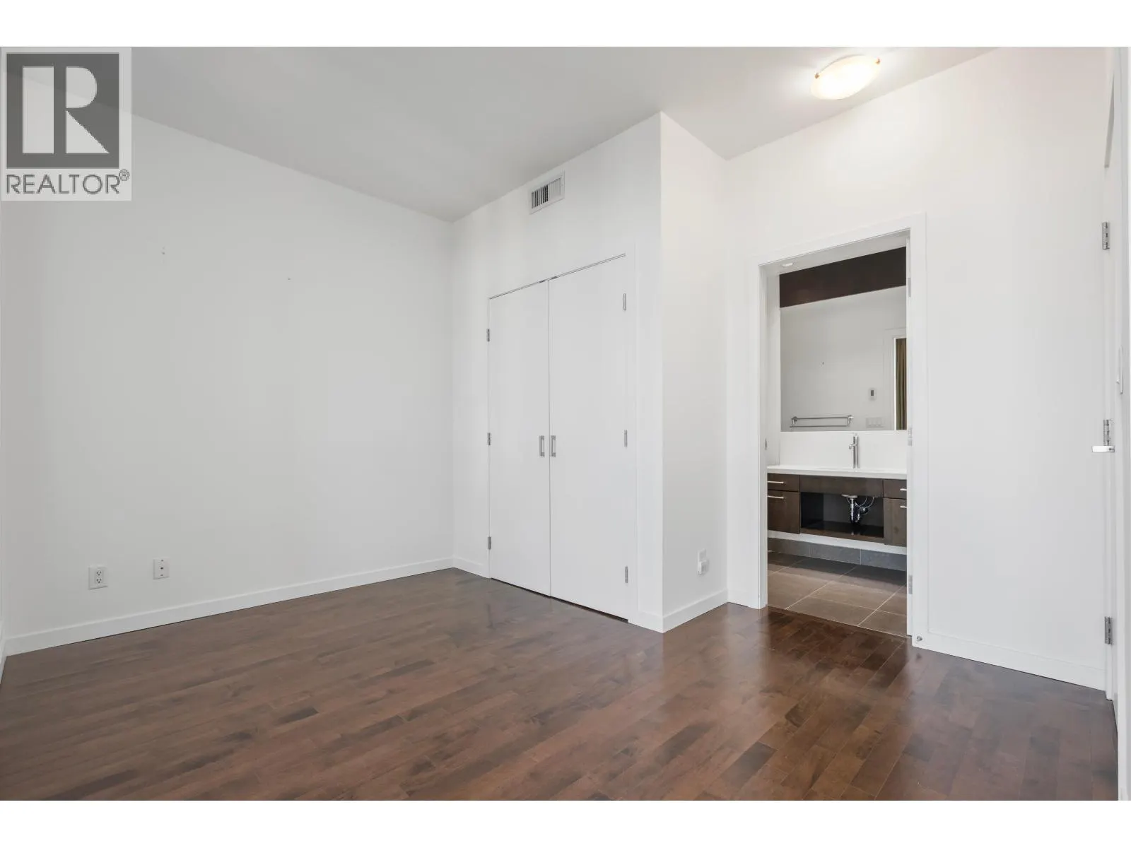 1601 5989 WALTER GAGE ROAD