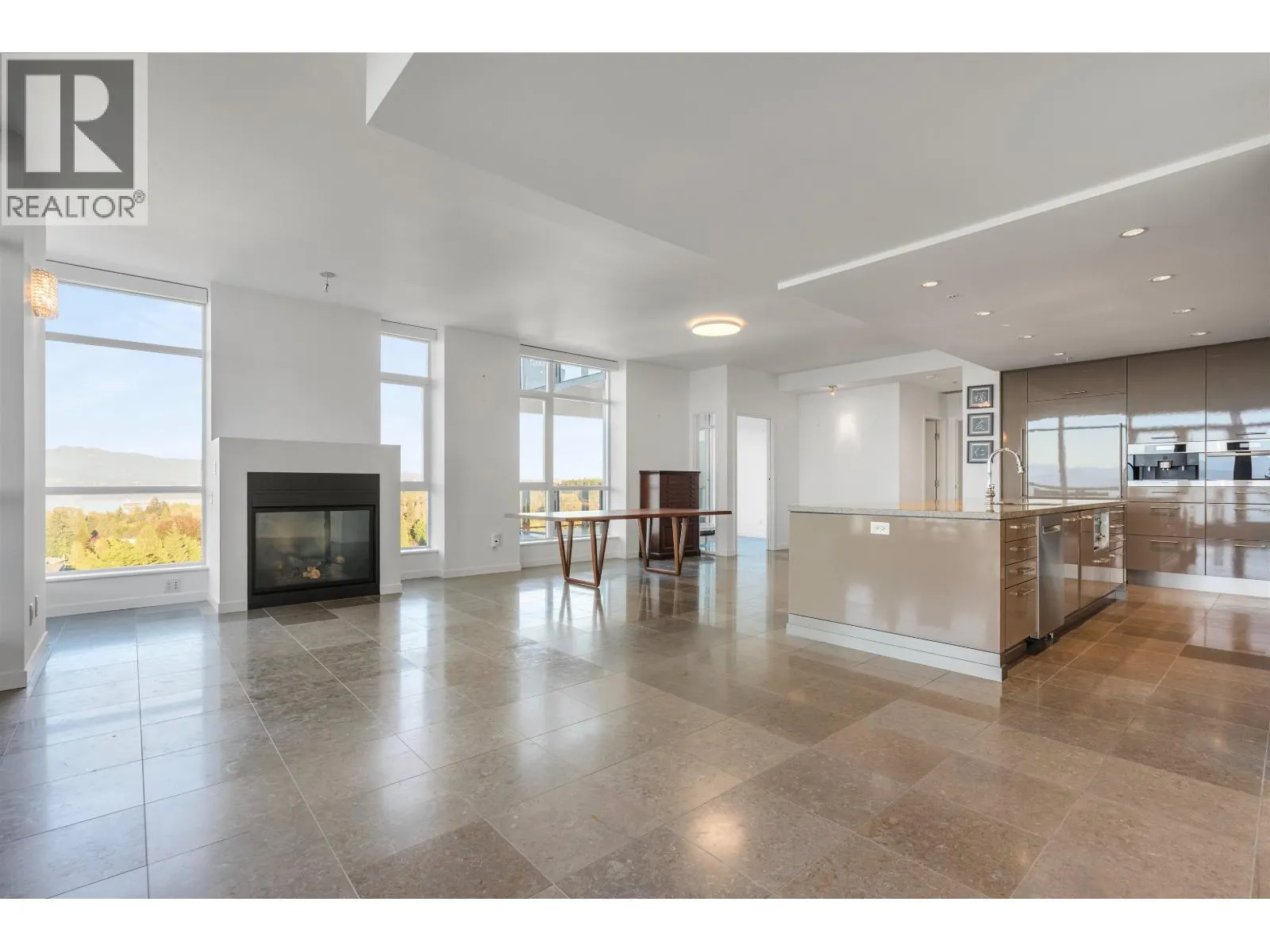 1601 5989 WALTER GAGE ROAD