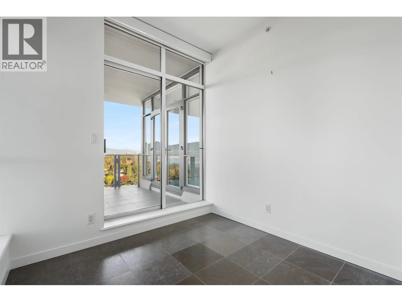 1601 5989 WALTER GAGE ROAD