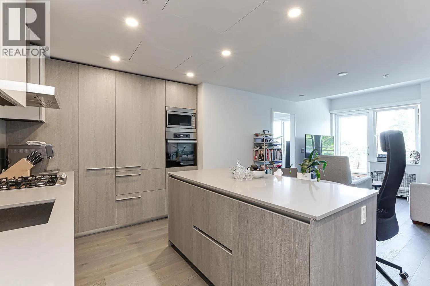 404 4908 CAMBIE STREET