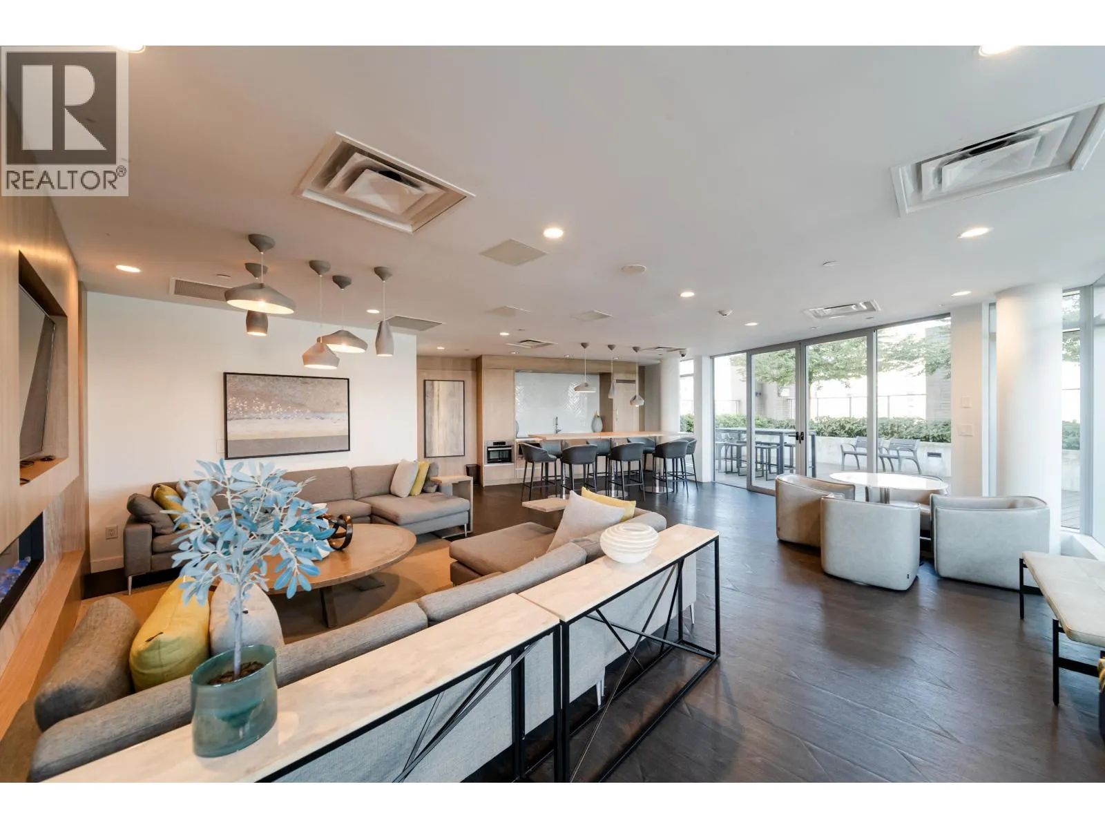 1709 988 QUAYSIDE DRIVE