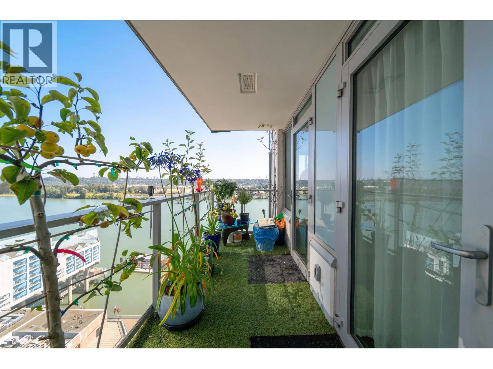 1709 988 QUAYSIDE DRIVE