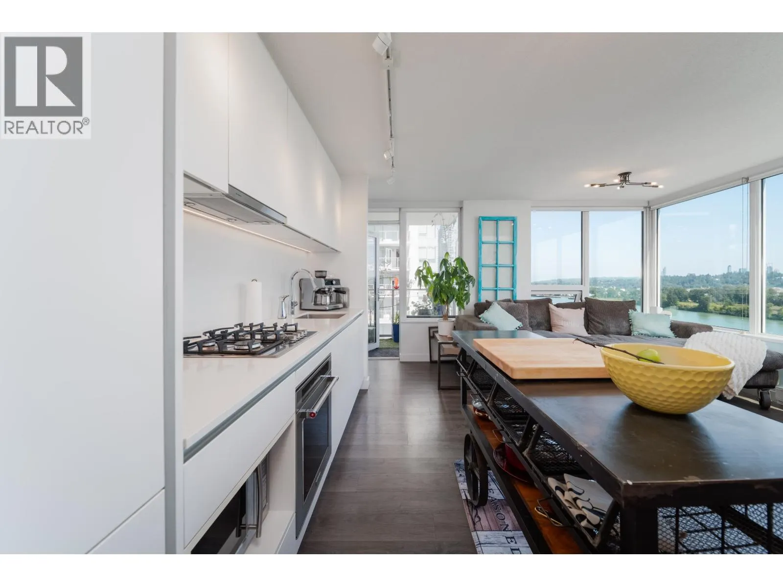 1709 988 QUAYSIDE DRIVE
