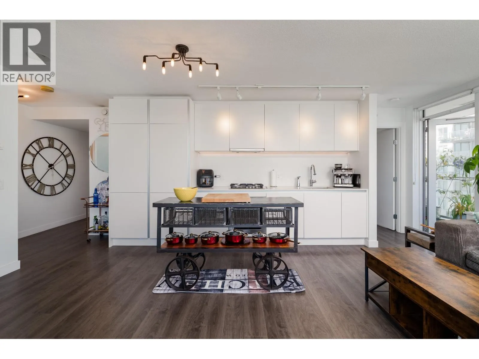 1709 988 QUAYSIDE DRIVE