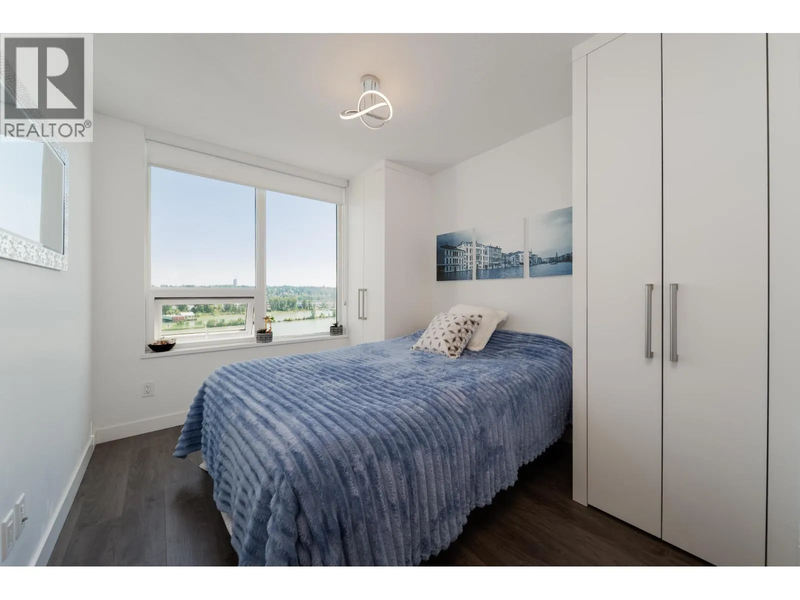 1709 988 QUAYSIDE DRIVE