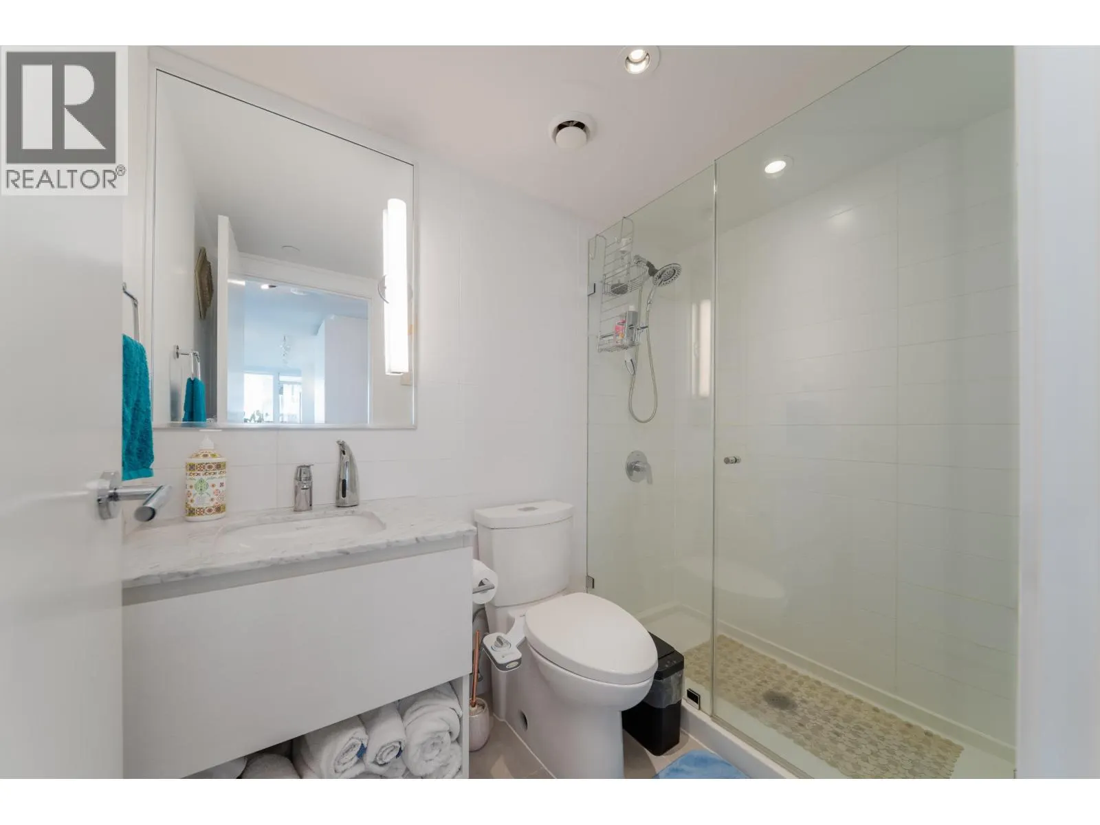 1709 988 QUAYSIDE DRIVE