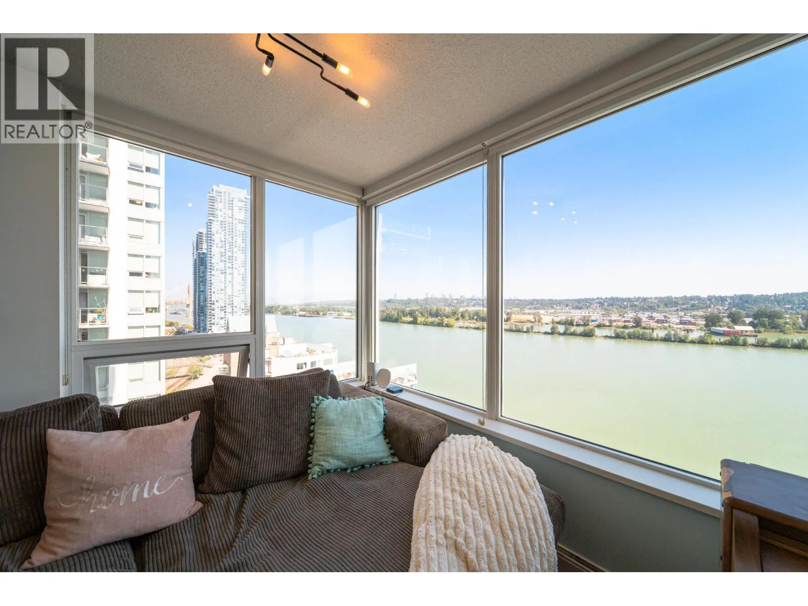 1709 988 QUAYSIDE DRIVE