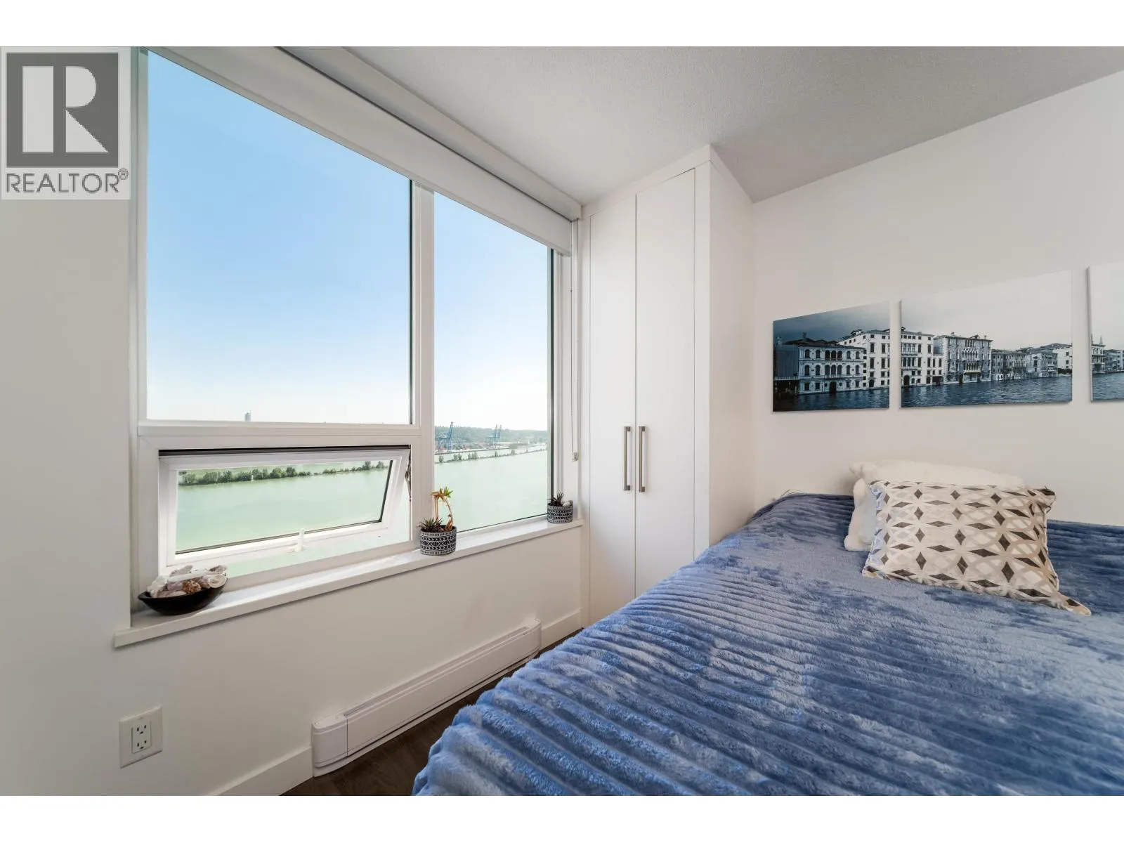 1709 988 QUAYSIDE DRIVE