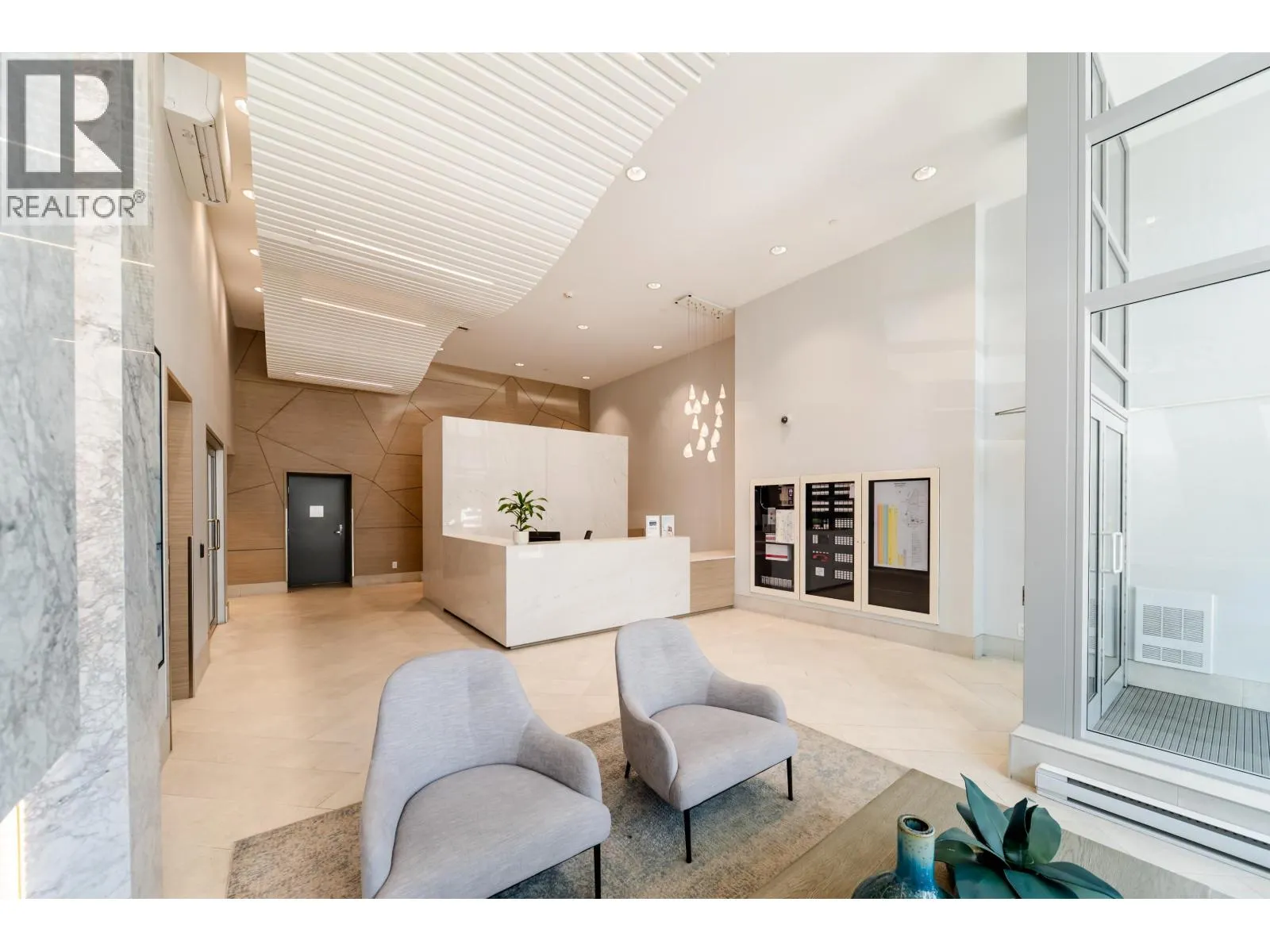 1709 988 QUAYSIDE DRIVE