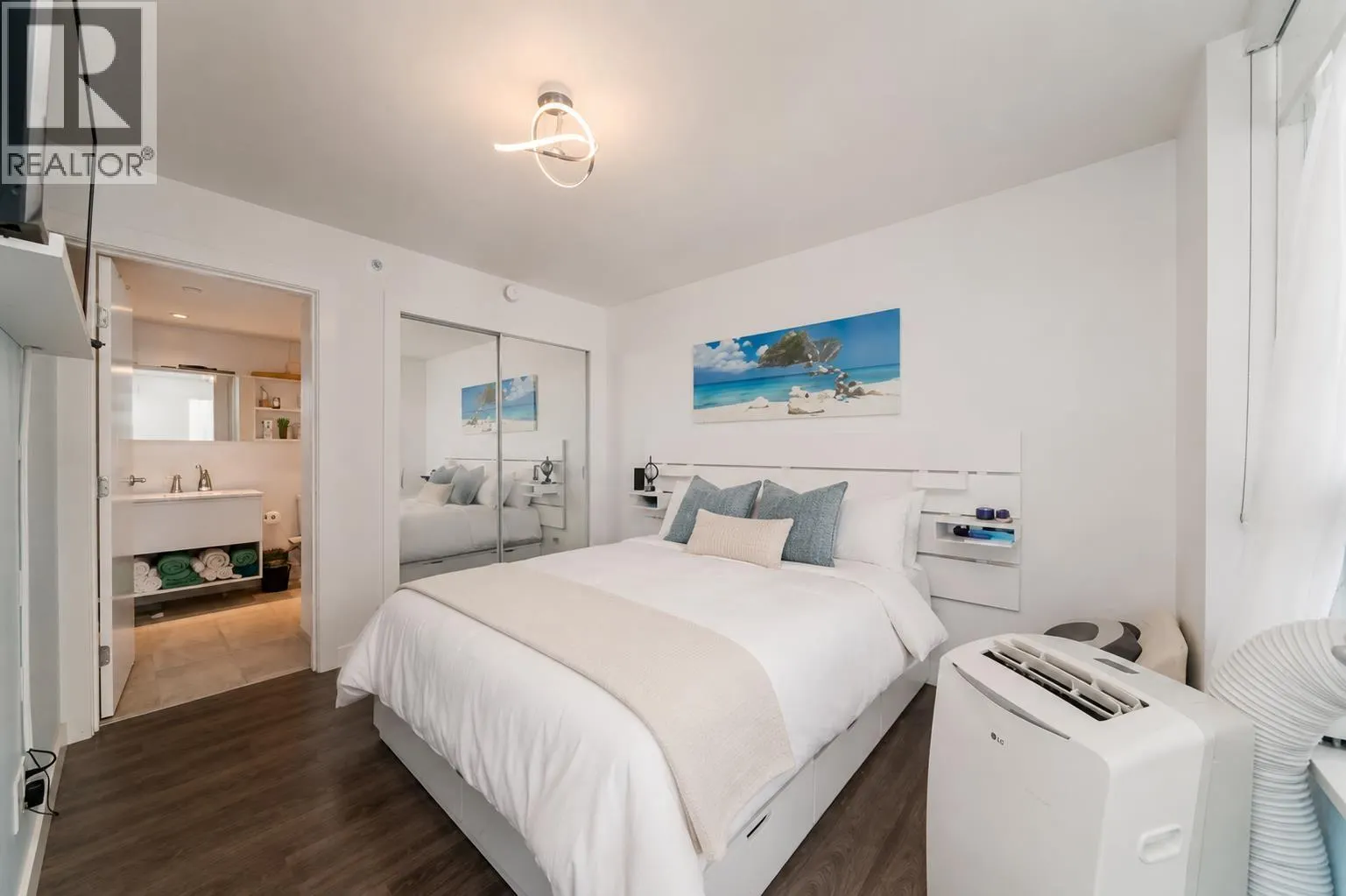 1709 988 QUAYSIDE DRIVE