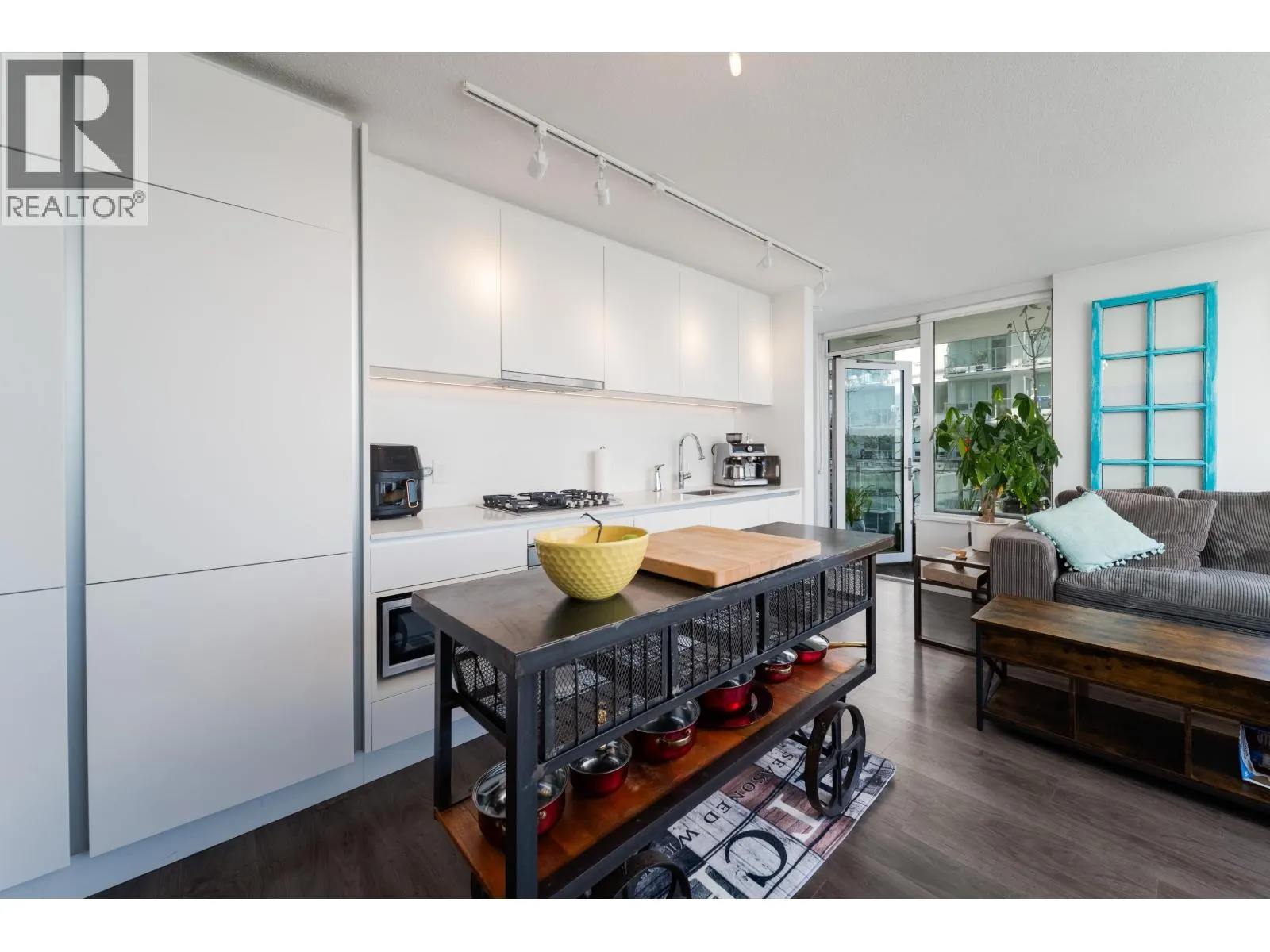 1709 988 QUAYSIDE DRIVE