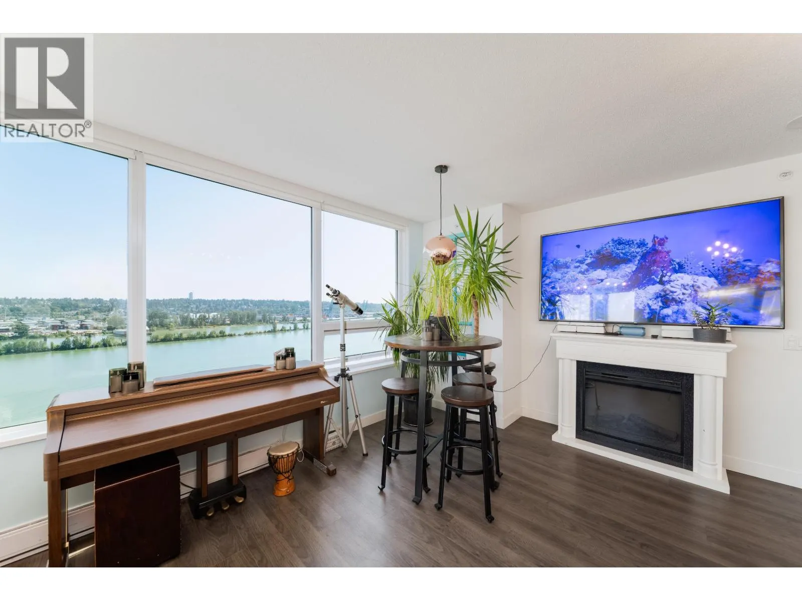 1709 988 QUAYSIDE DRIVE