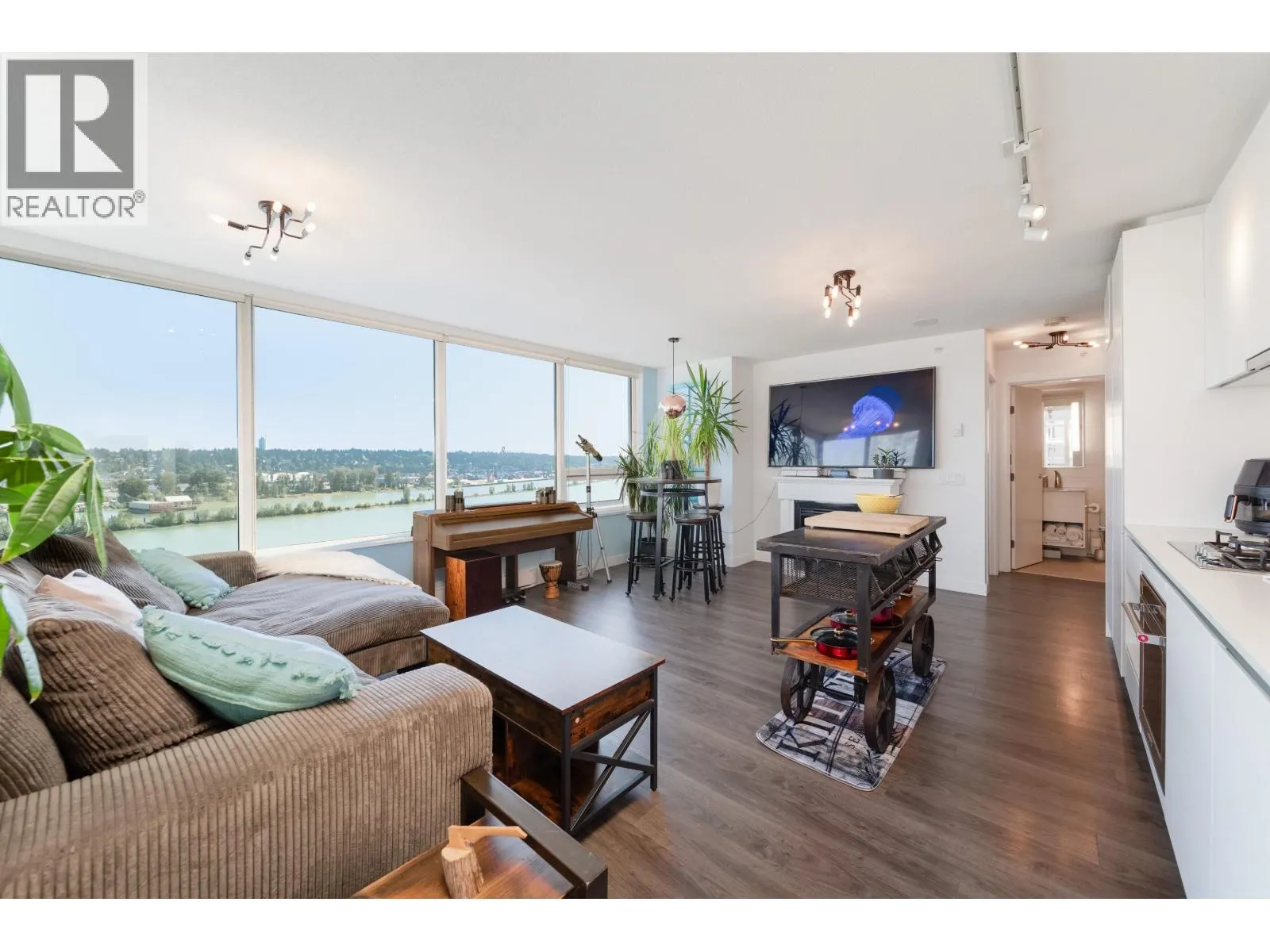 1709 988 QUAYSIDE DRIVE