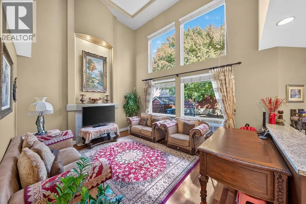 246 PARKSIDE DRIVE