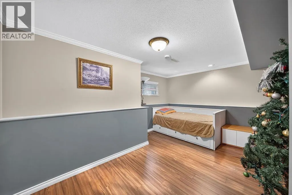 246 PARKSIDE DRIVE
