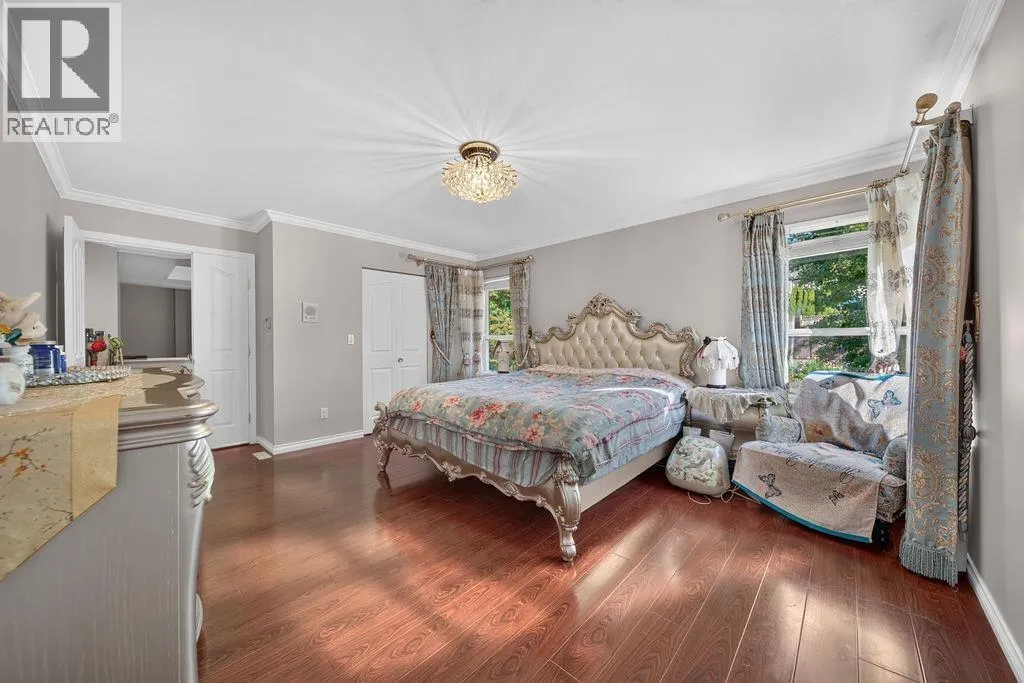 246 PARKSIDE DRIVE