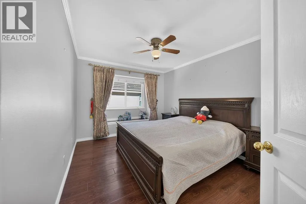 246 PARKSIDE DRIVE