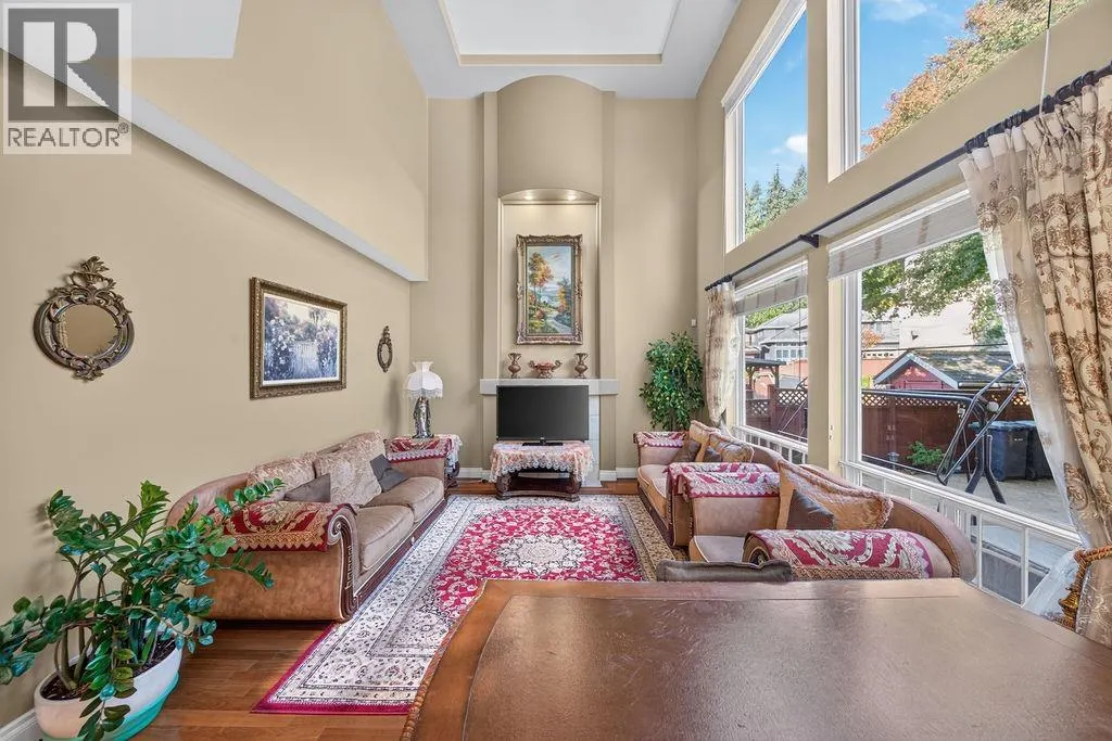 246 PARKSIDE DRIVE