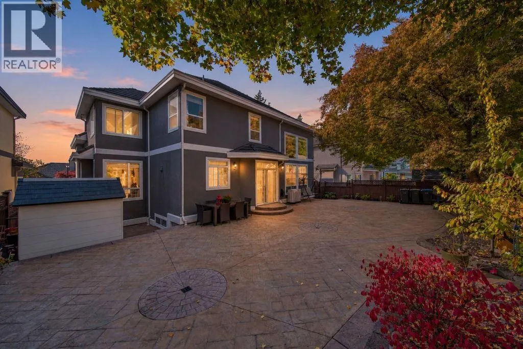 246 PARKSIDE DRIVE