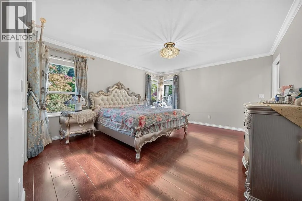 246 PARKSIDE DRIVE