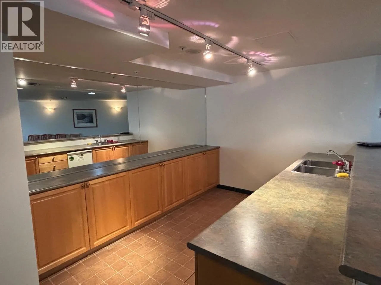607 6088 MINORU BOULEVARD