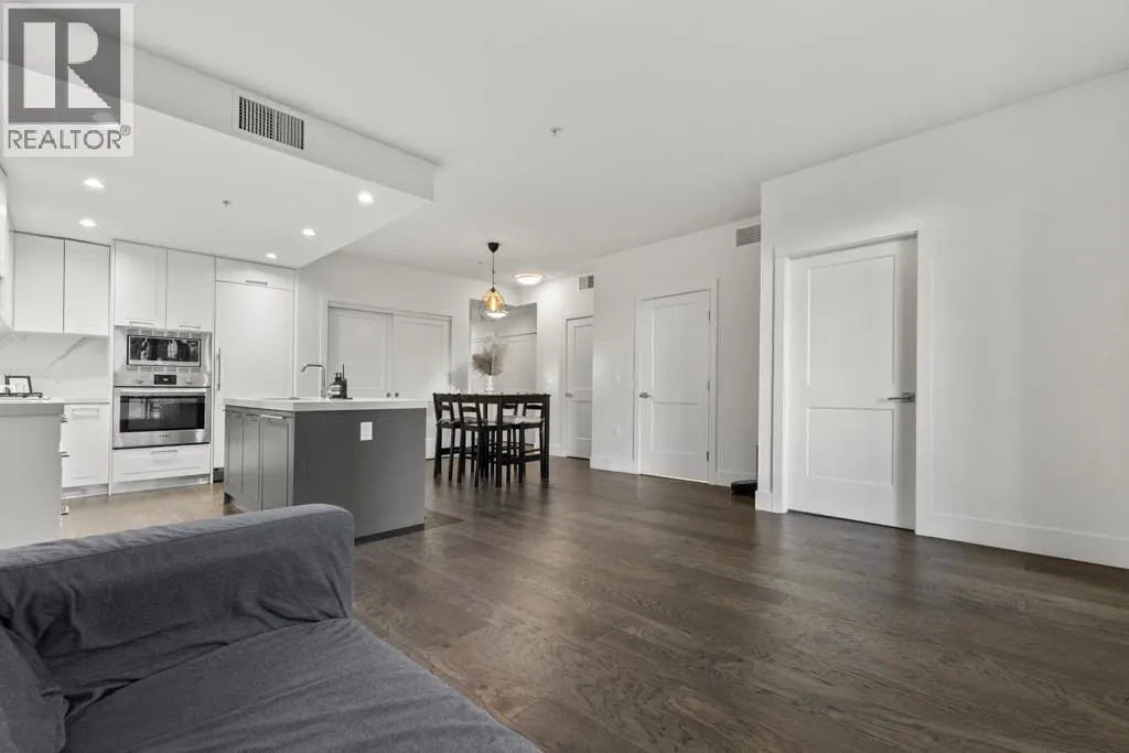 206 7878 GRANVILLE STREET