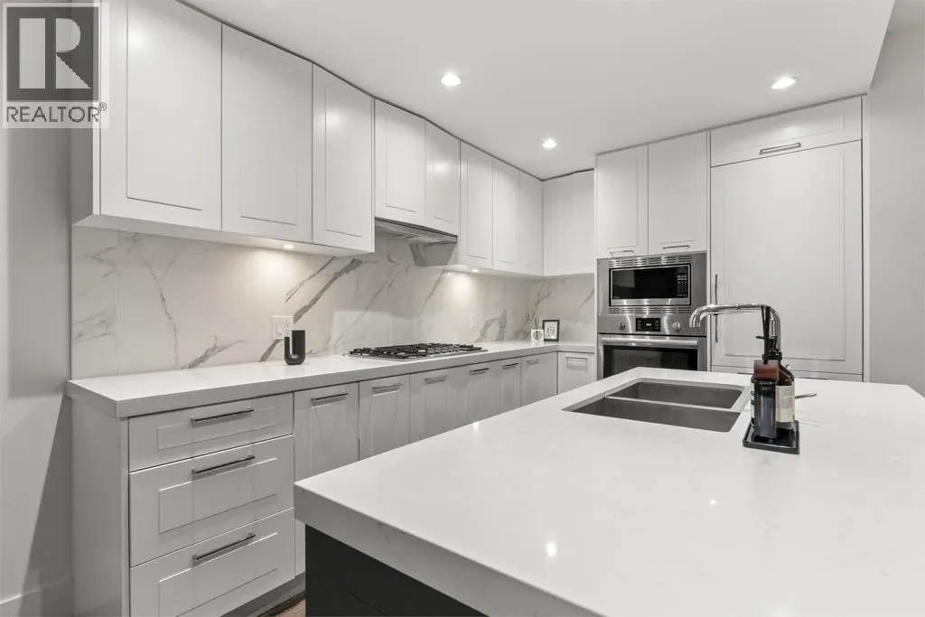 206 7878 GRANVILLE STREET