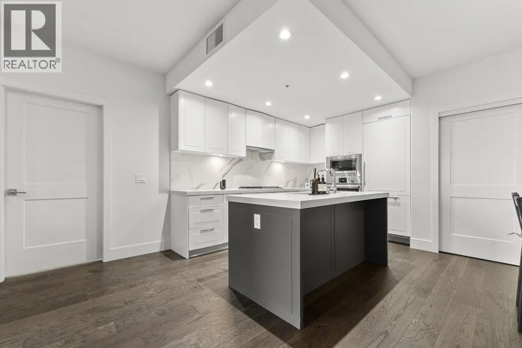 206 7878 GRANVILLE STREET