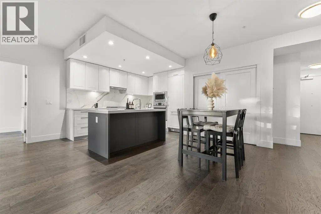206 7878 GRANVILLE STREET