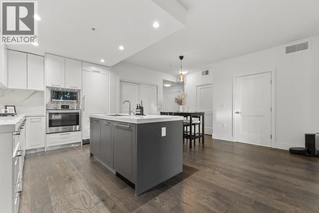 206 7878 GRANVILLE STREET