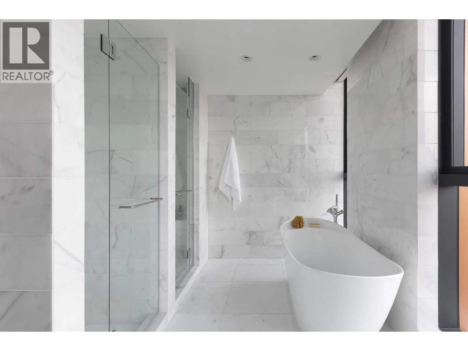 3301 1408 ROBSON STREET
