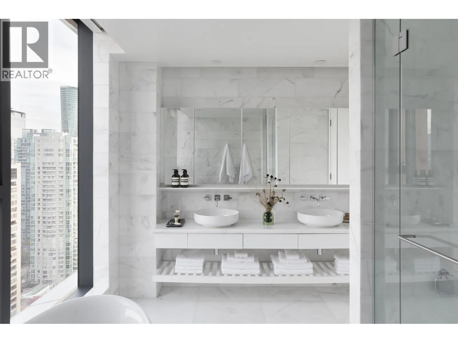3301 1408 ROBSON STREET