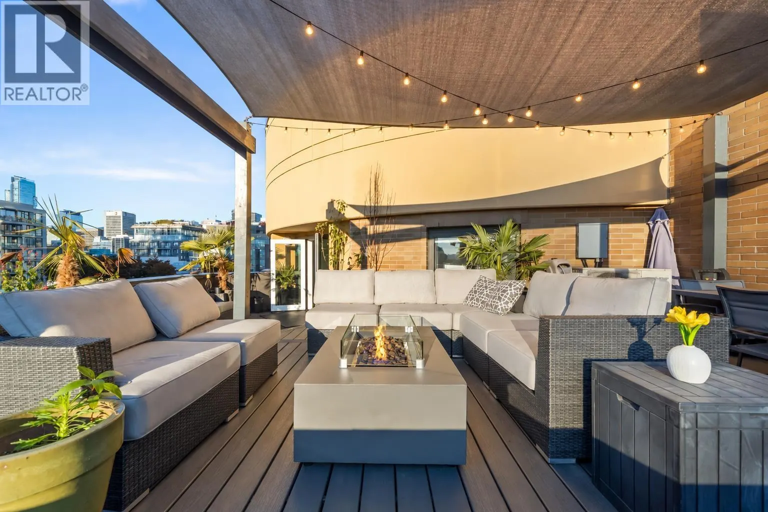 1704 488 HELMCKEN STREET