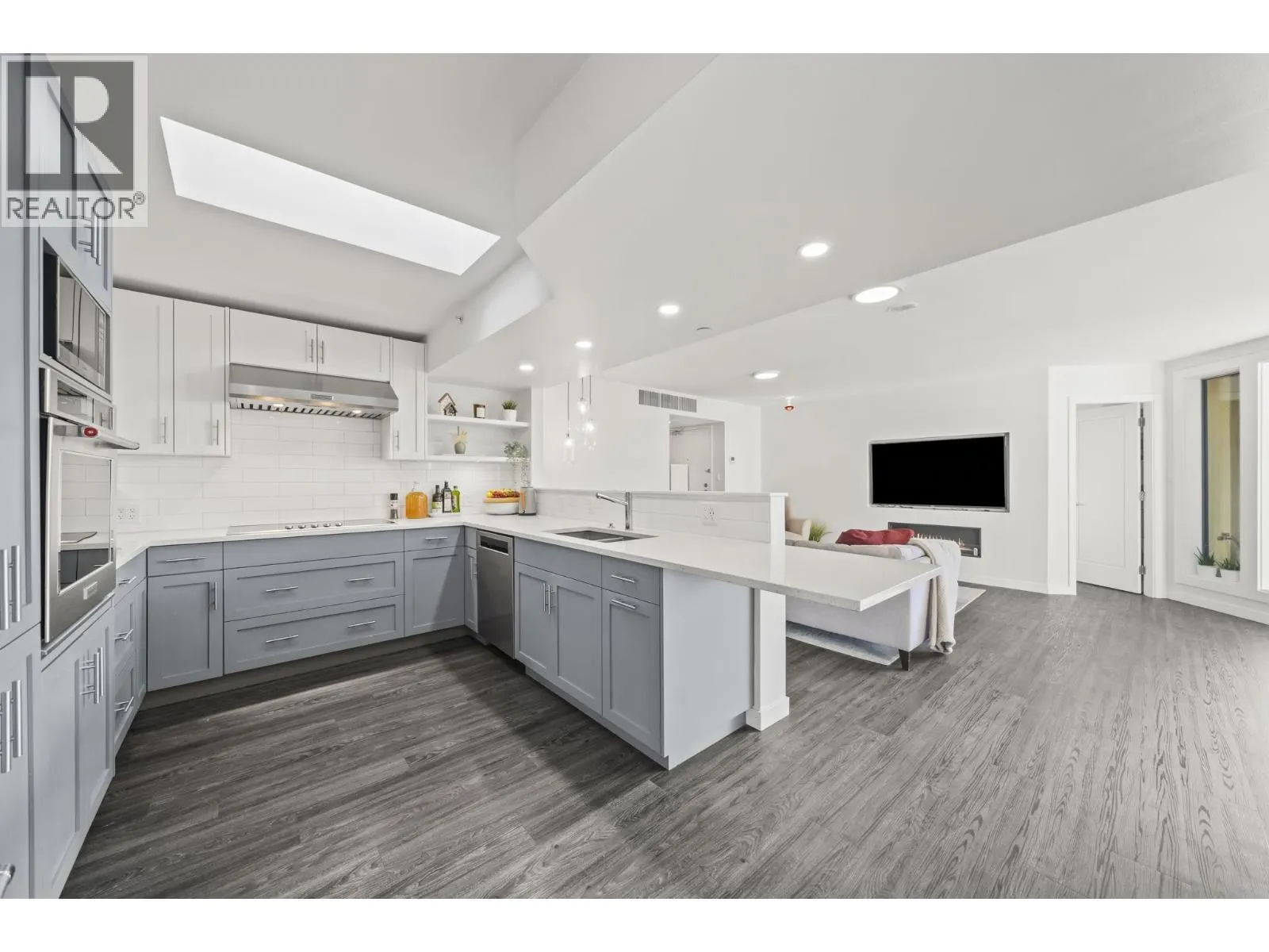 1704 488 HELMCKEN STREET