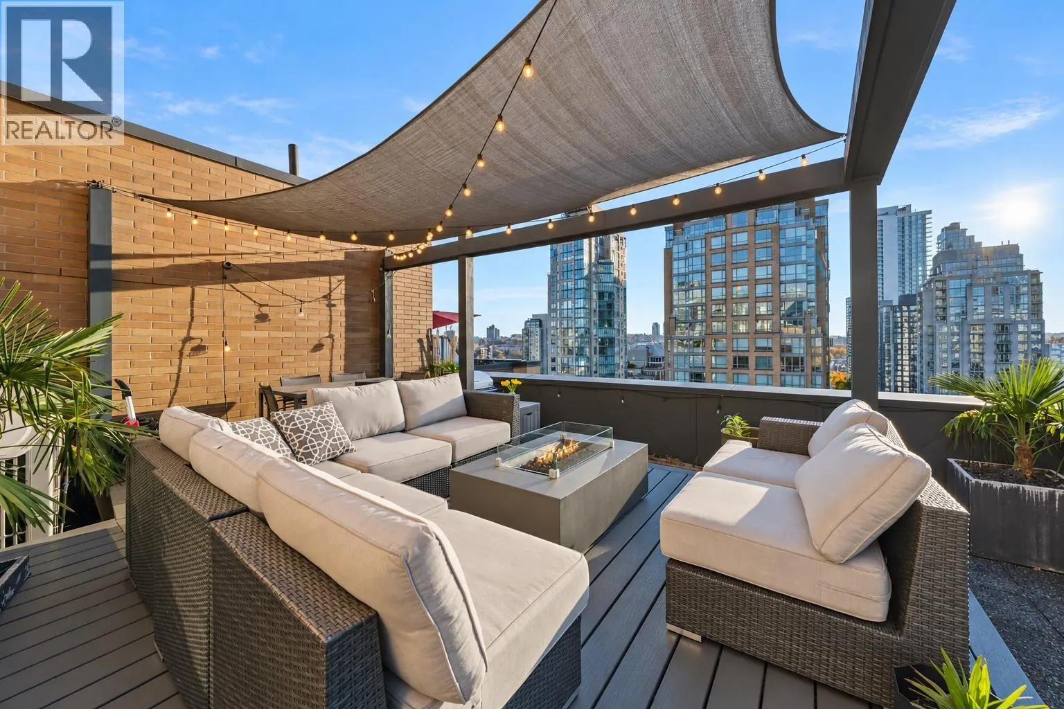 1704 488 HELMCKEN STREET