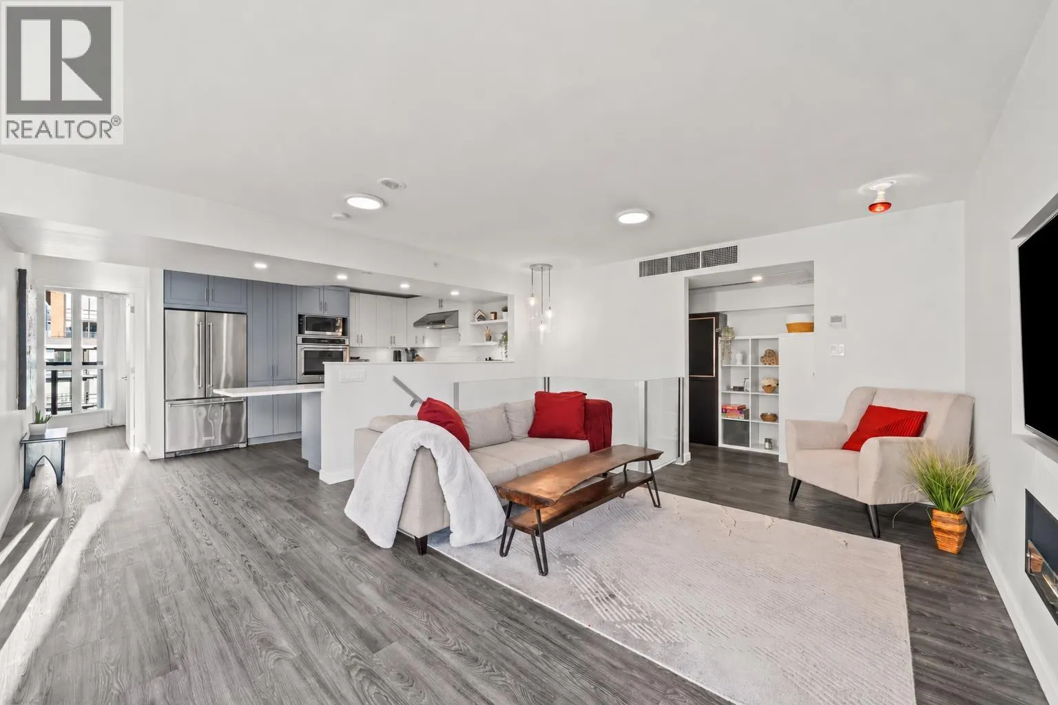1704 488 HELMCKEN STREET
