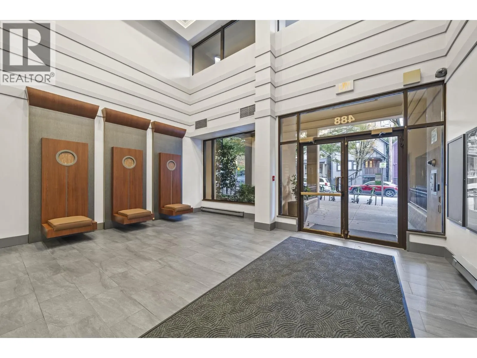 1704 488 HELMCKEN STREET