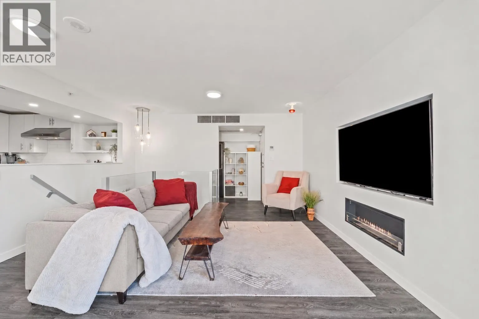 1704 488 HELMCKEN STREET