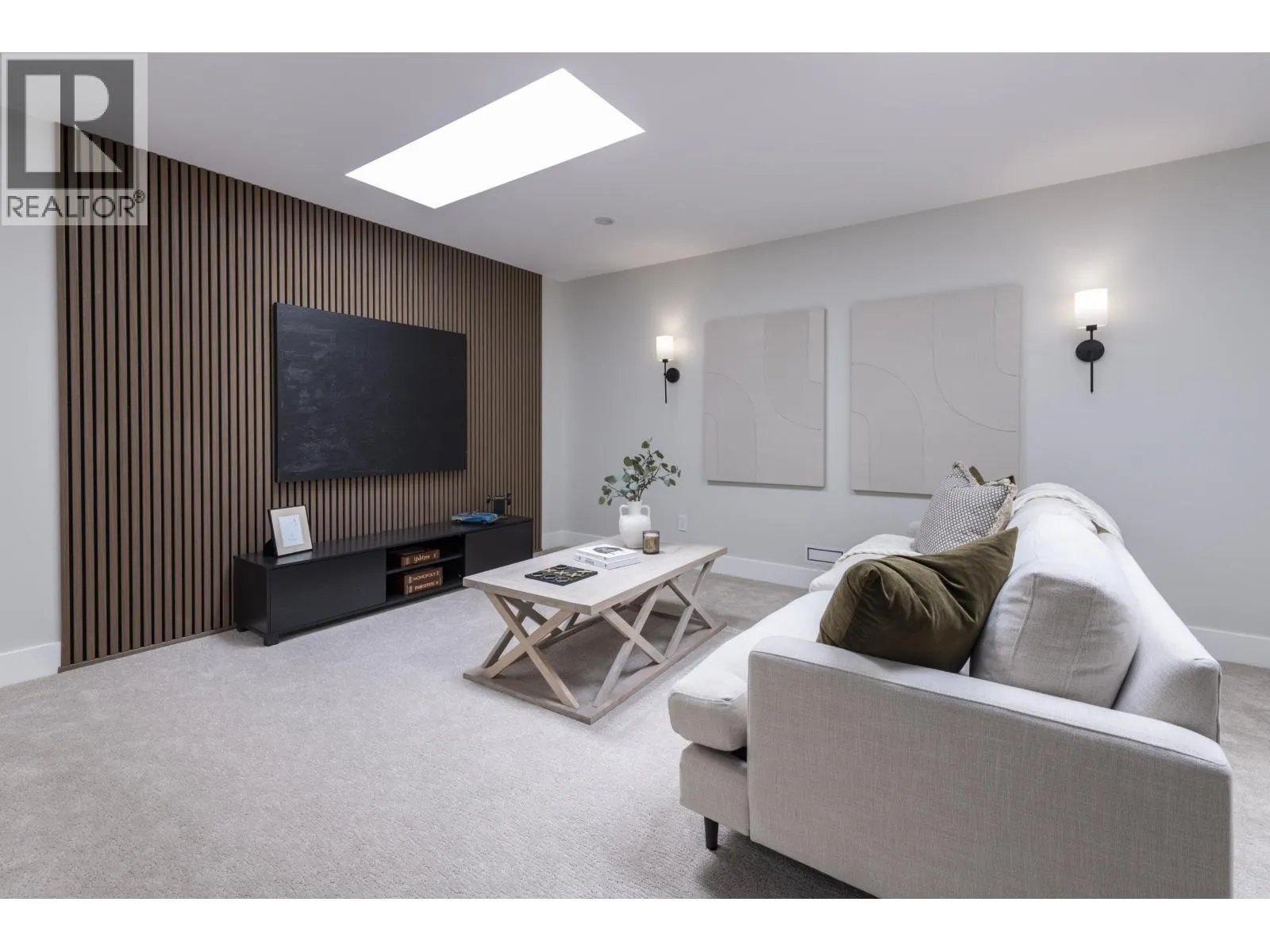 3 4569 ARTHUR DRIVE