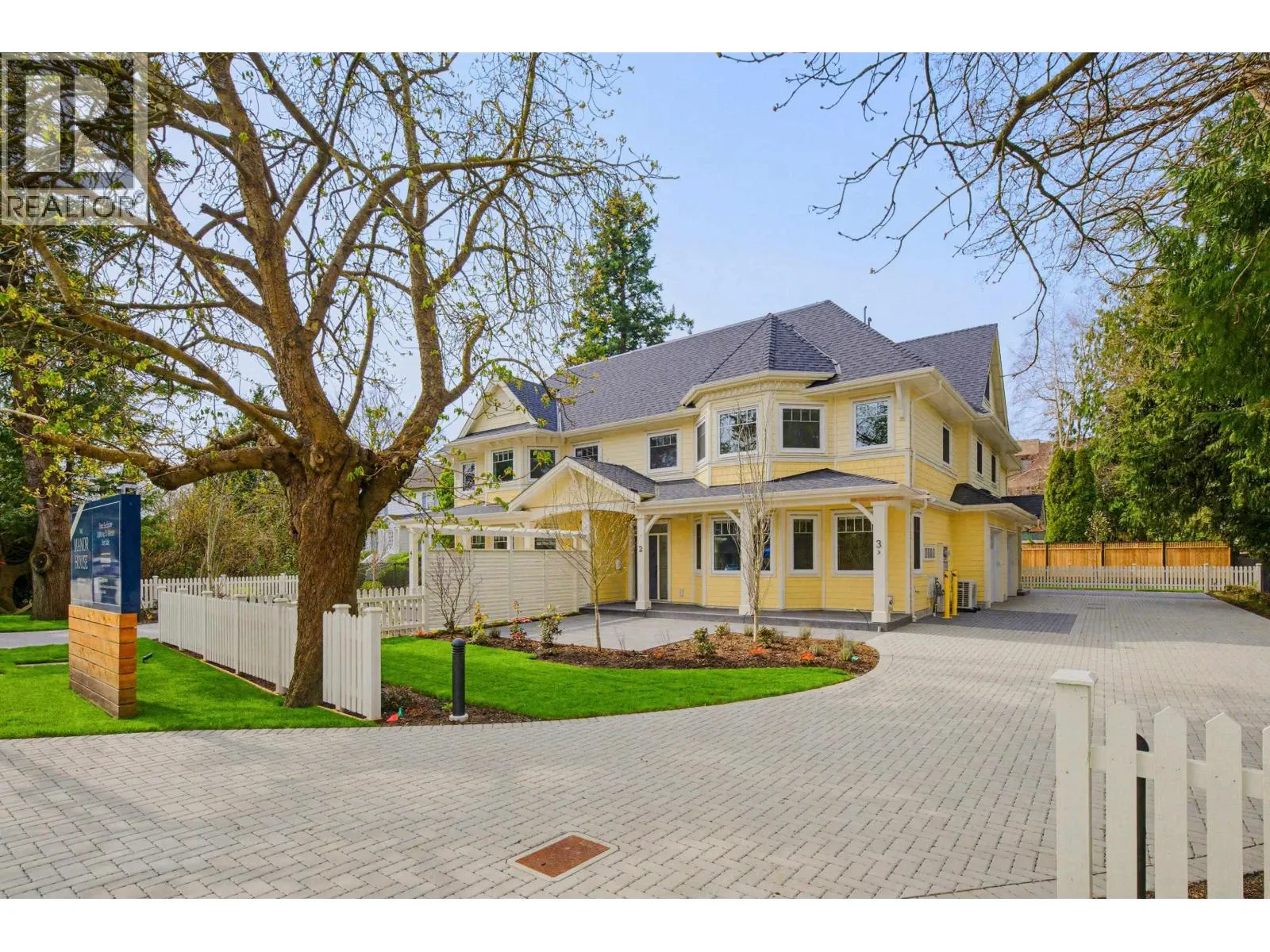 3 4569 ARTHUR DRIVE