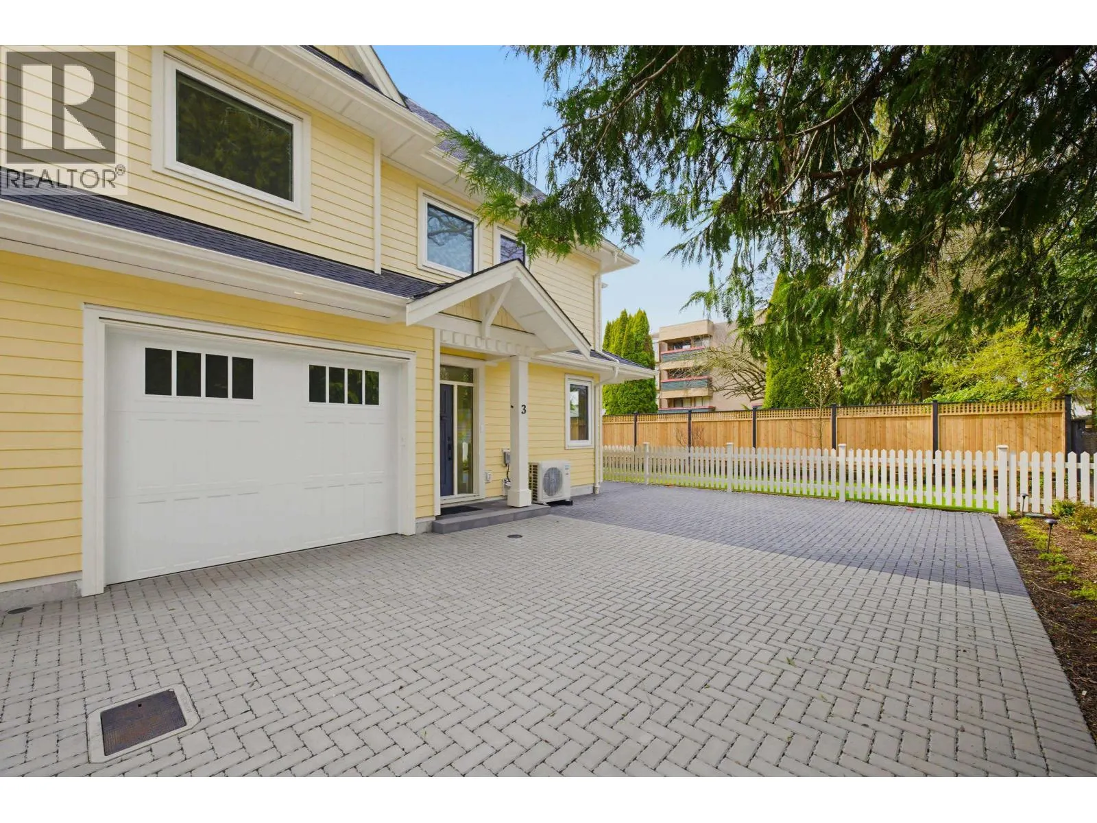 3 4569 ARTHUR DRIVE